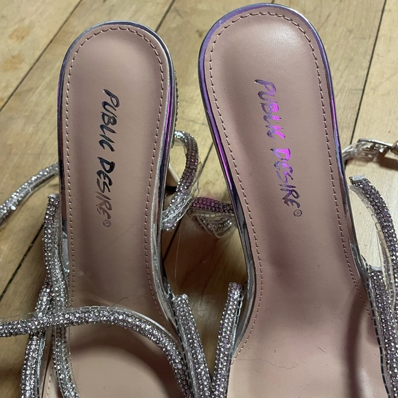 Public Desire CLEAR WRAP AROUND DIAMANTE BOW HEEL - Picture 6 of 7